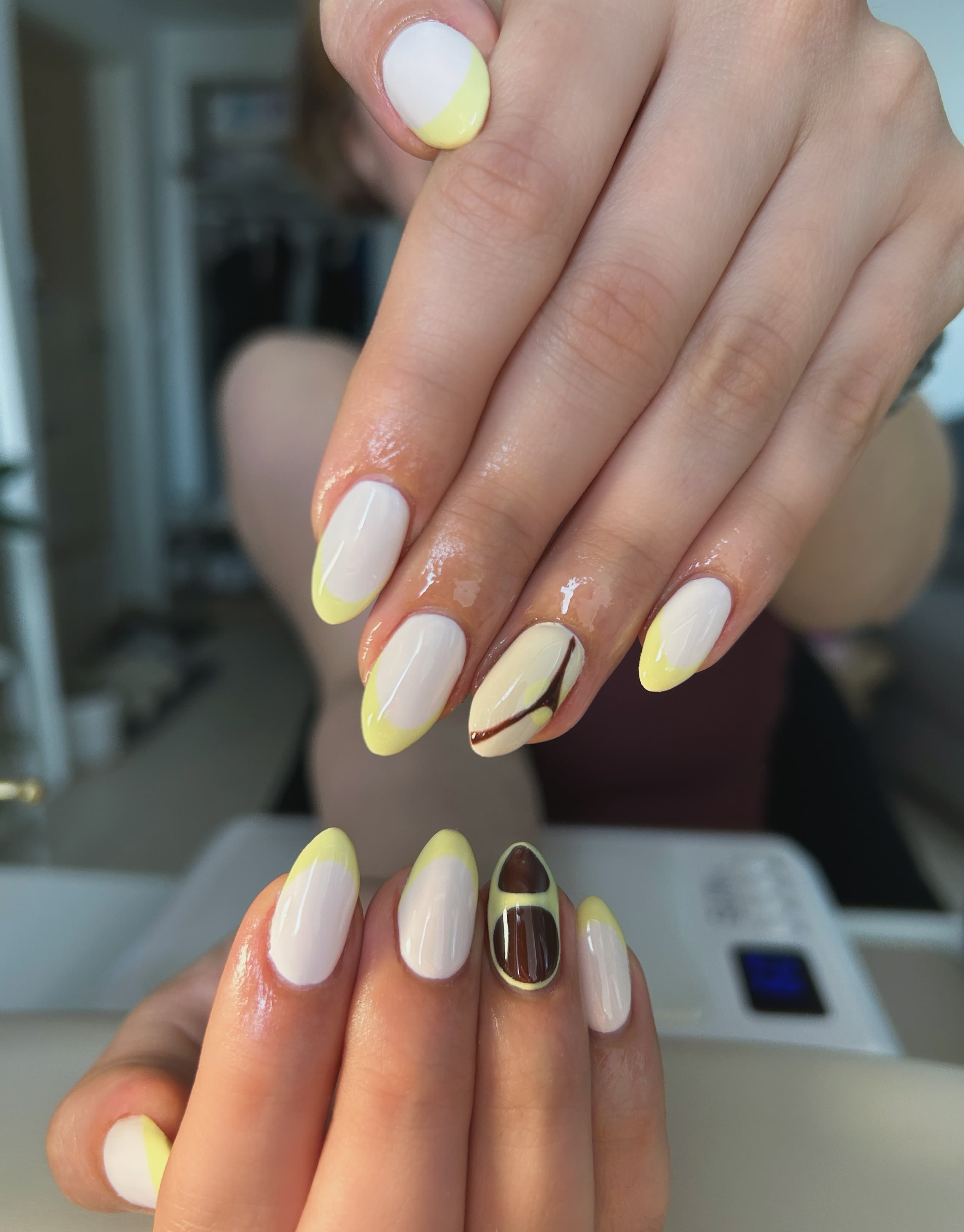 GiGi Nails Vantaa — soft lemon tips and a touch of mocha art