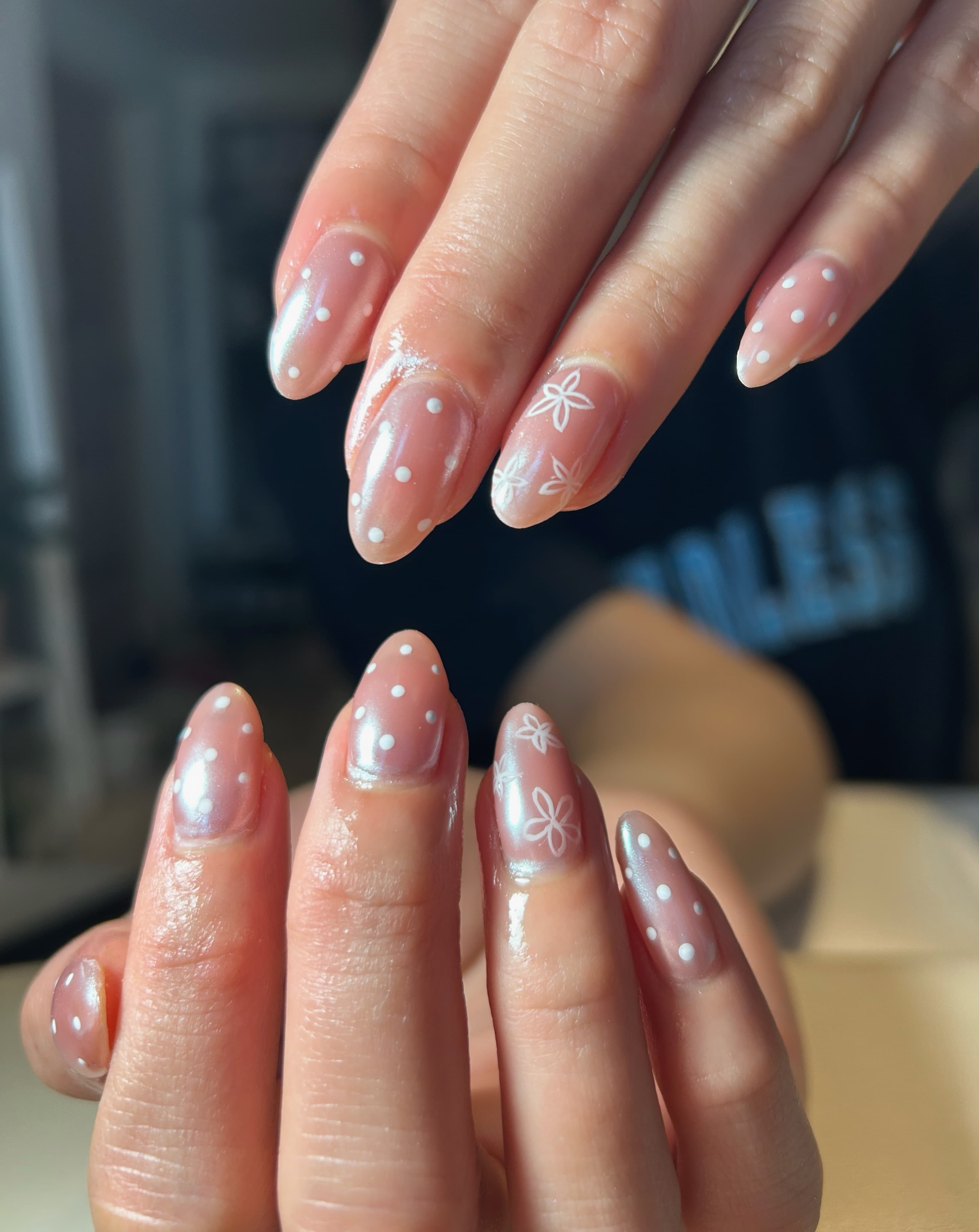GiGi Nails Vantaa — a touch of shimmer and tiny florals