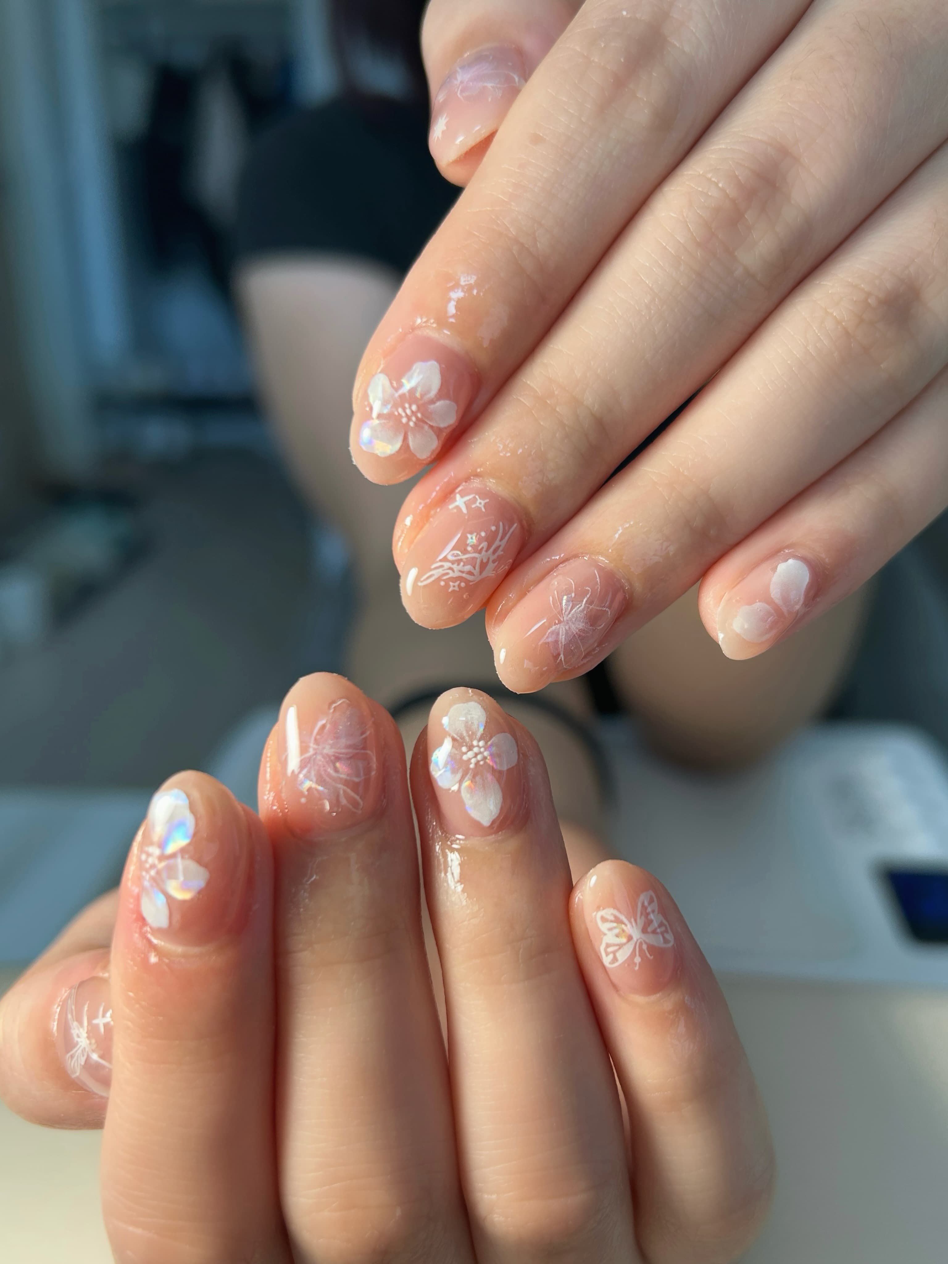 GiGi Nails Vantaa — soft blooms, delicate details, and a little sparkle to brighten your day