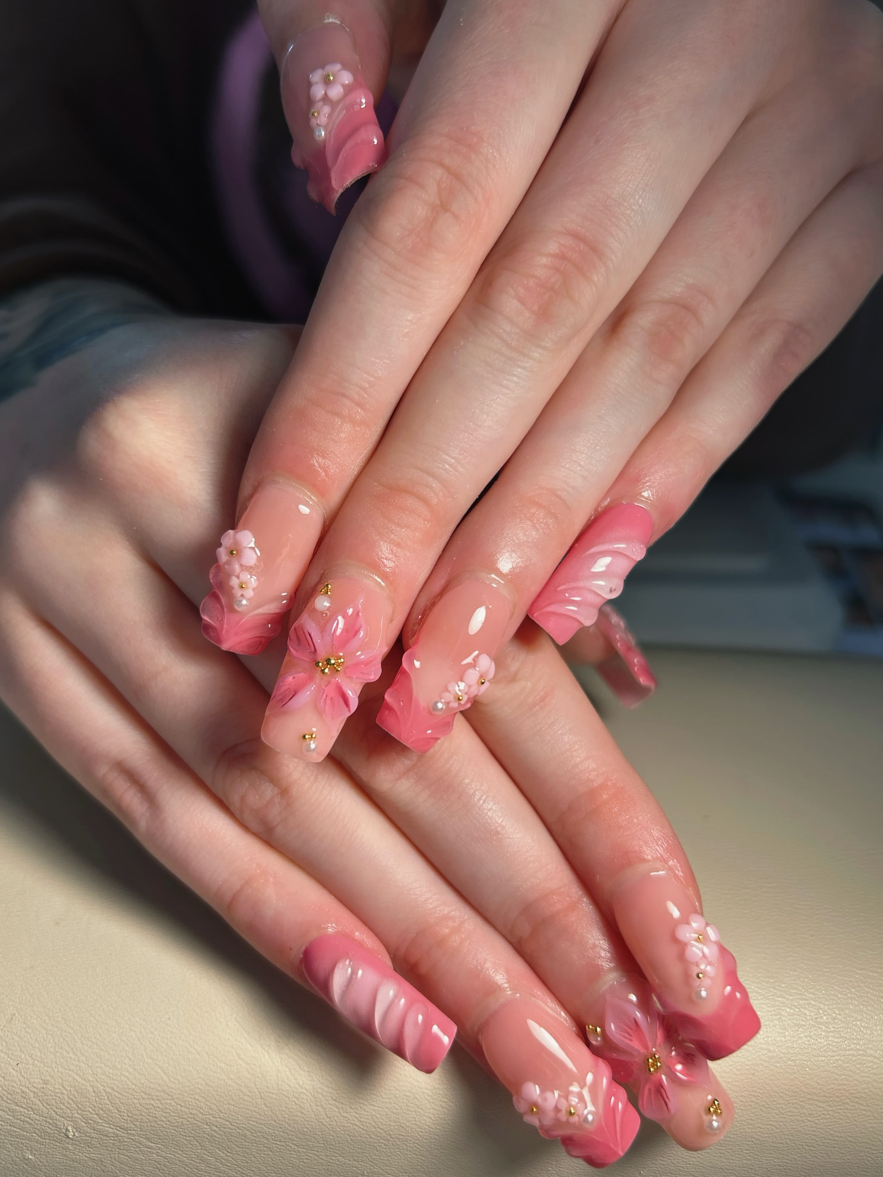 GiGi Nails Vantaa — soft pink, delicate blooms, and all the dreamy details